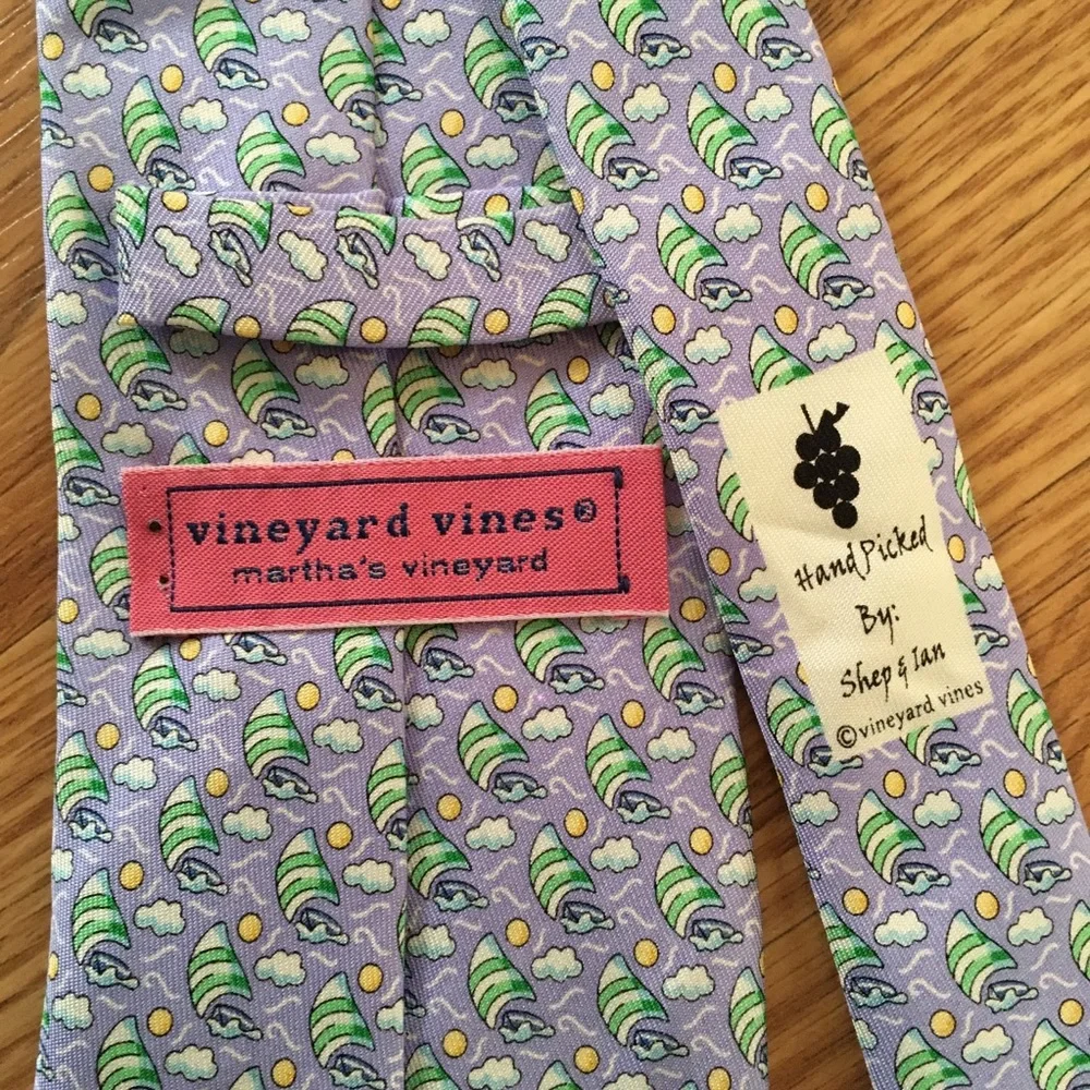 Vineyard Vines Martha’s Vineyard lavender‎ sailboats Necktie